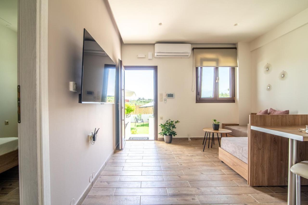 Cozy House With Pool Near Beach Gazi Luaran gambar