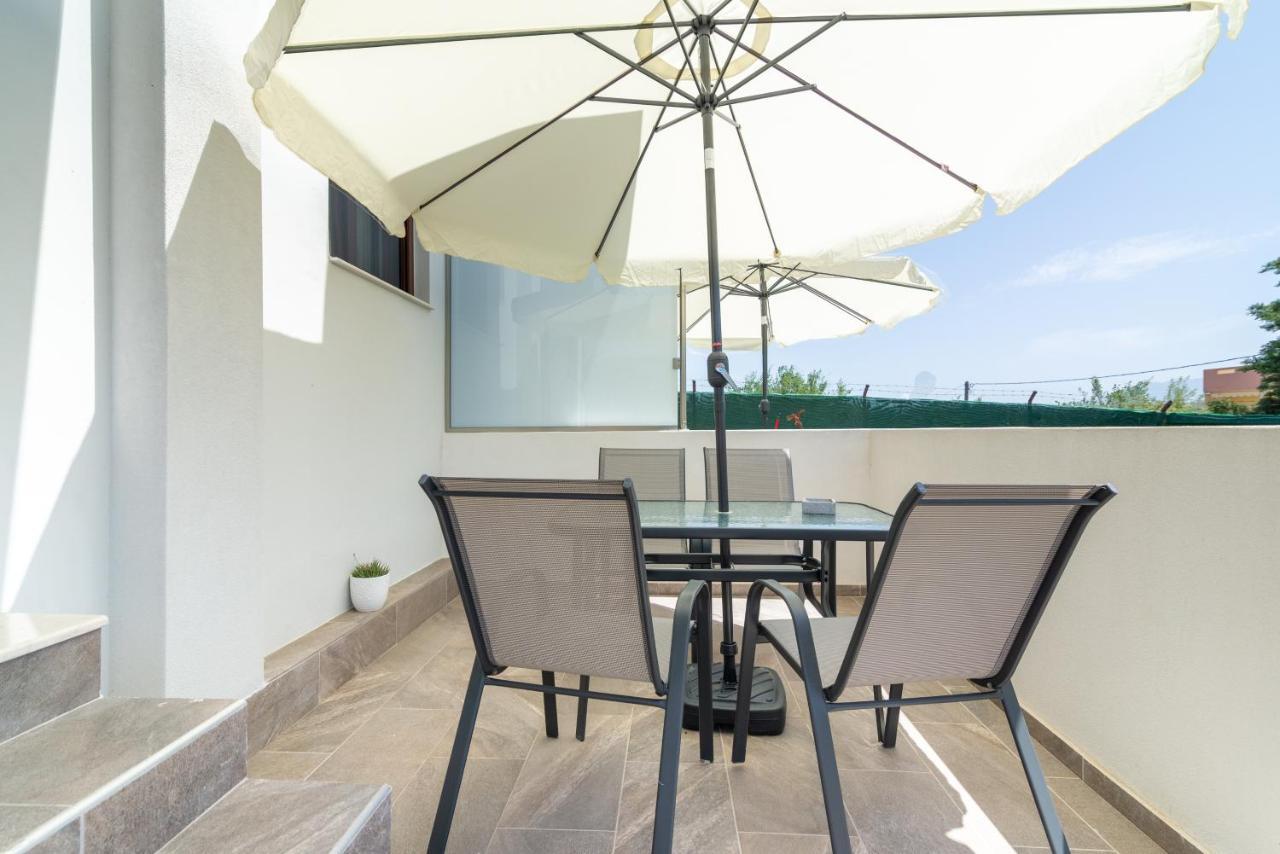 Cozy House With Pool Near Beach Gazi Luaran gambar